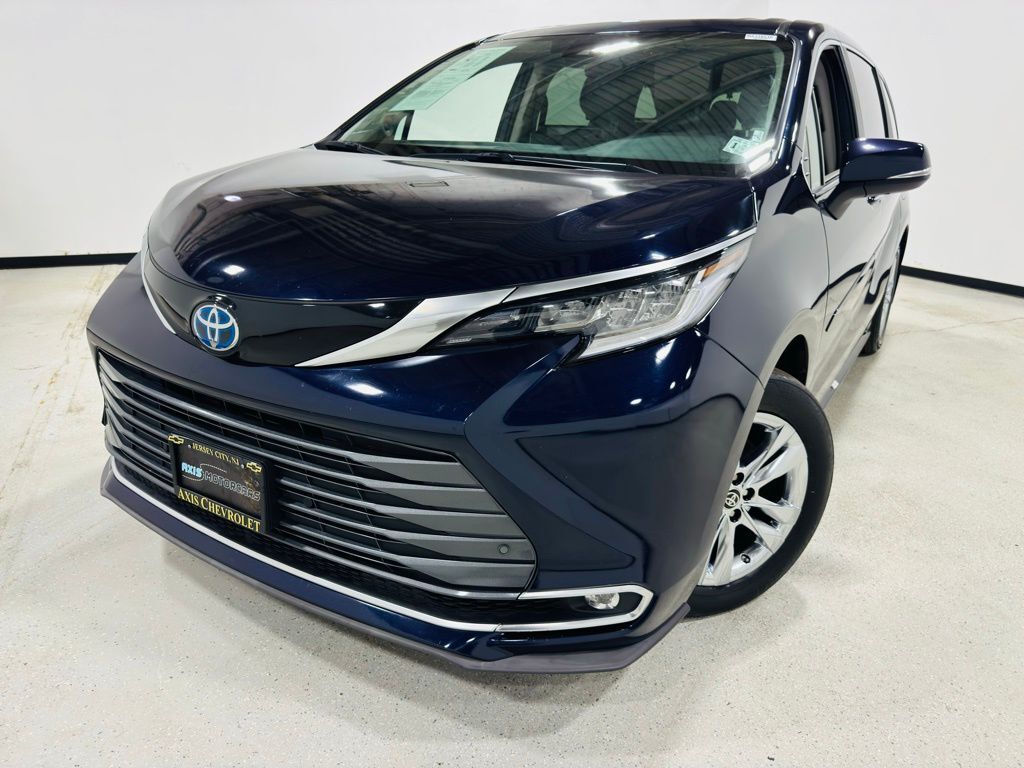 2024 Toyota Sienna Limited Jersey City NJ
