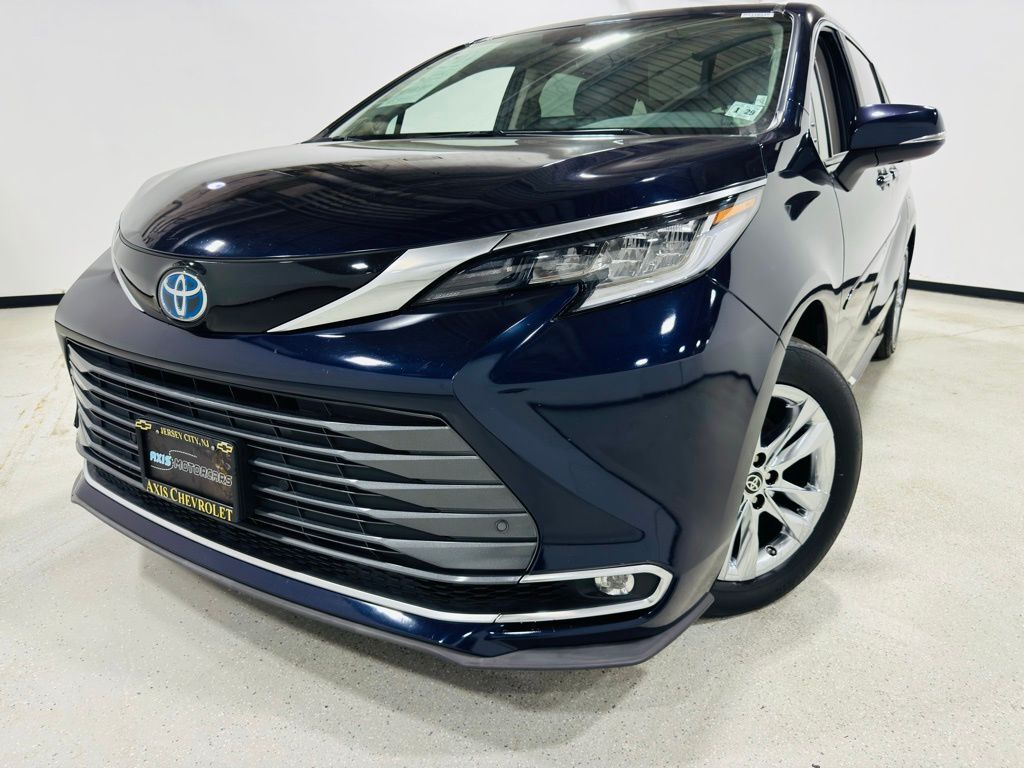 2024 Toyota Sienna Limited Jersey City NJ
