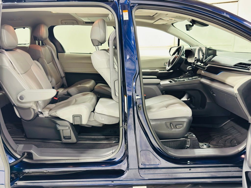 2024 Toyota Sienna Limited Jersey City NJ