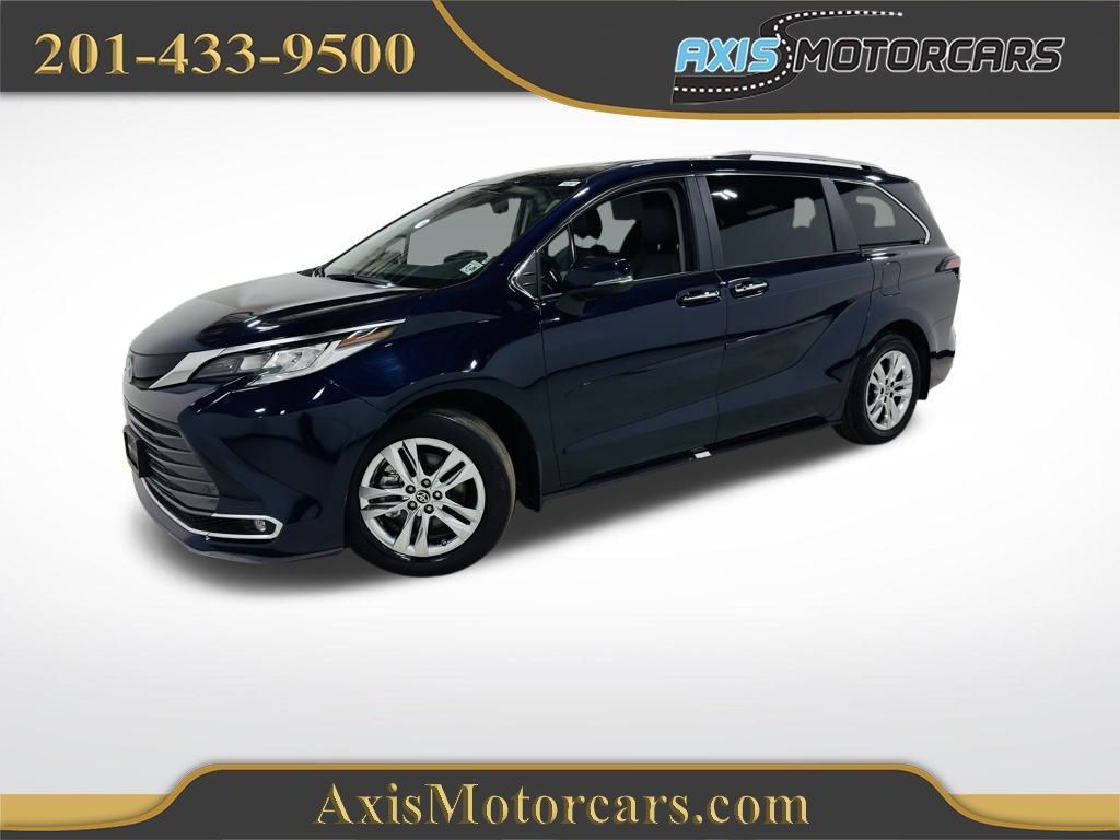 2024 Toyota Sienna Limited Jersey City NJ
