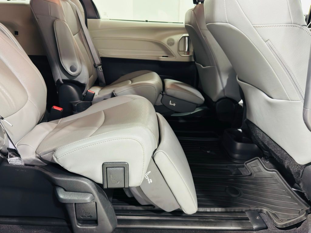 2024 Toyota Sienna Limited Jersey City NJ