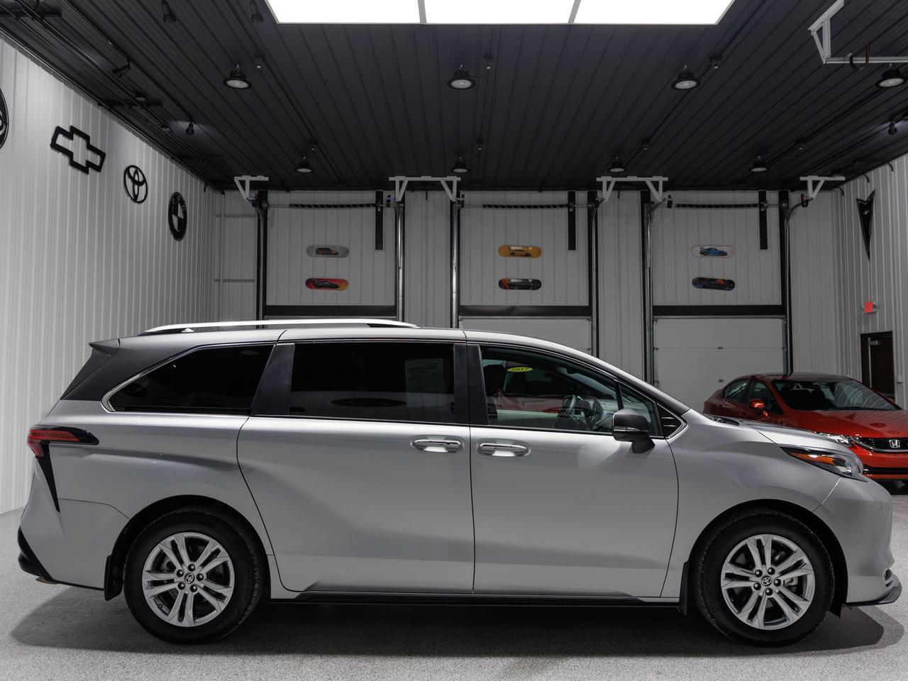 2024 Toyota Sienna Platinum 7-Passenger AWD TV-DVD-NAV Hybrid Cranberry PA