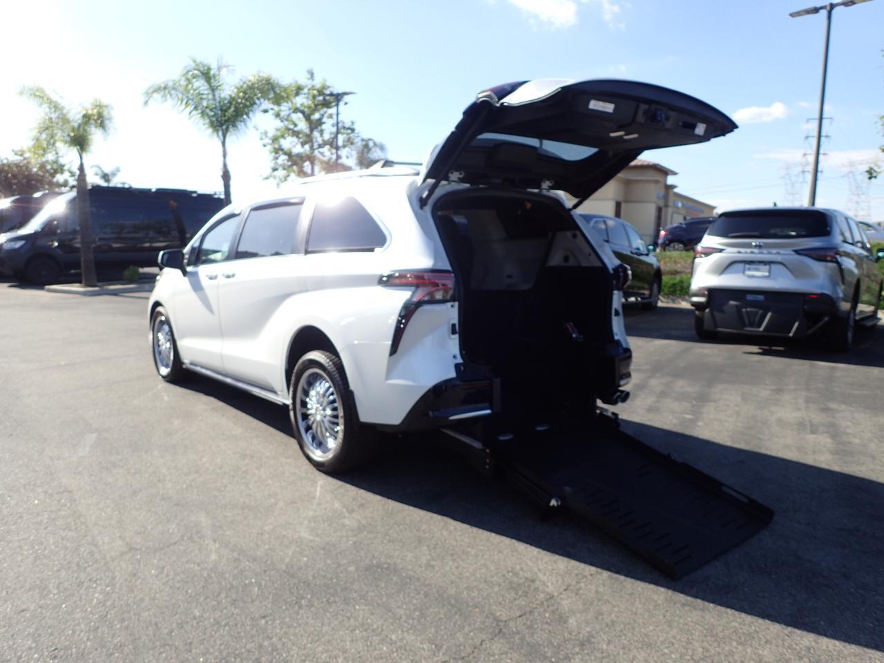 2024 Toyota Sienna Platinum Anaheim CA