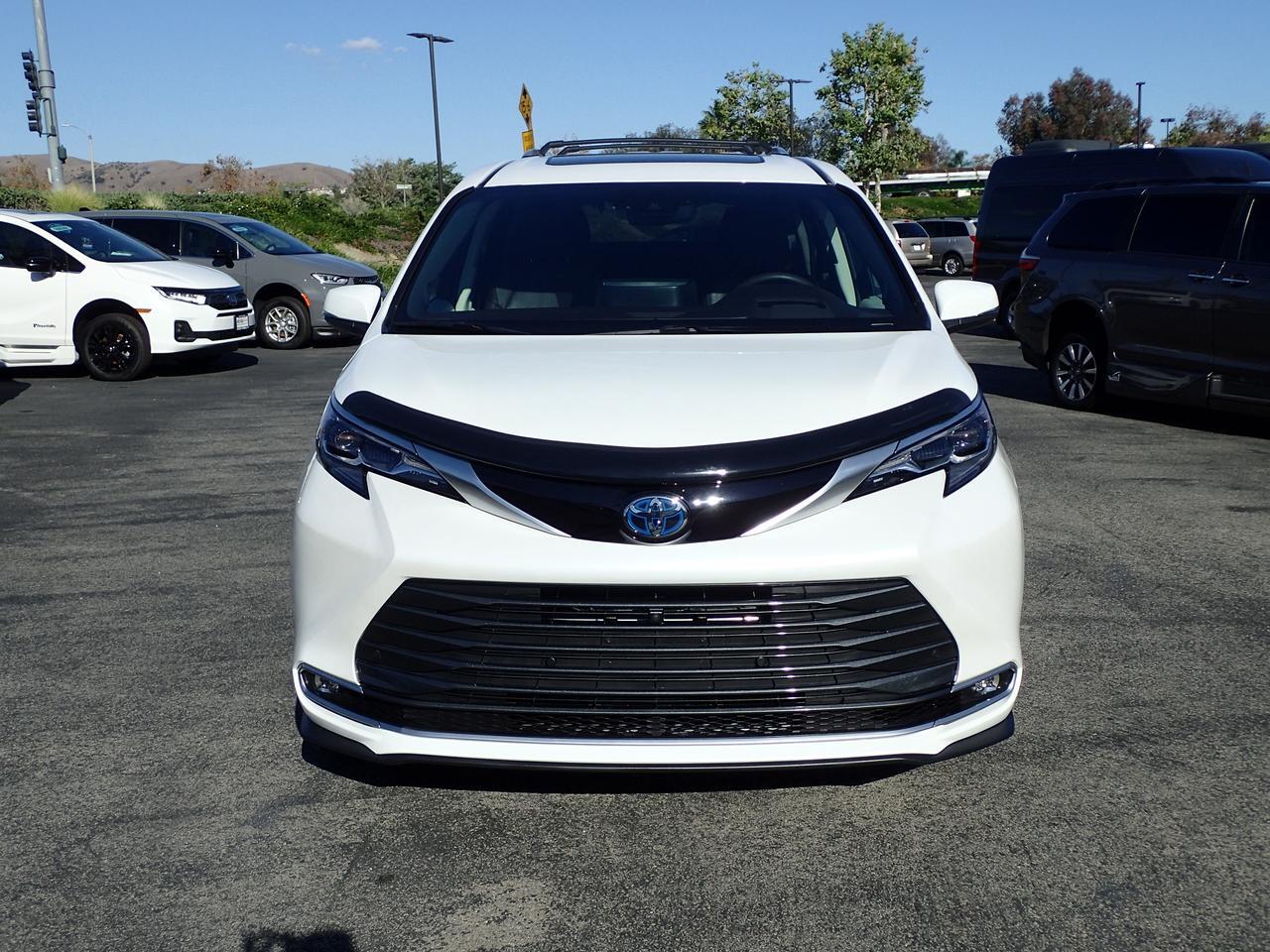 2024 Toyota Sienna Platinum