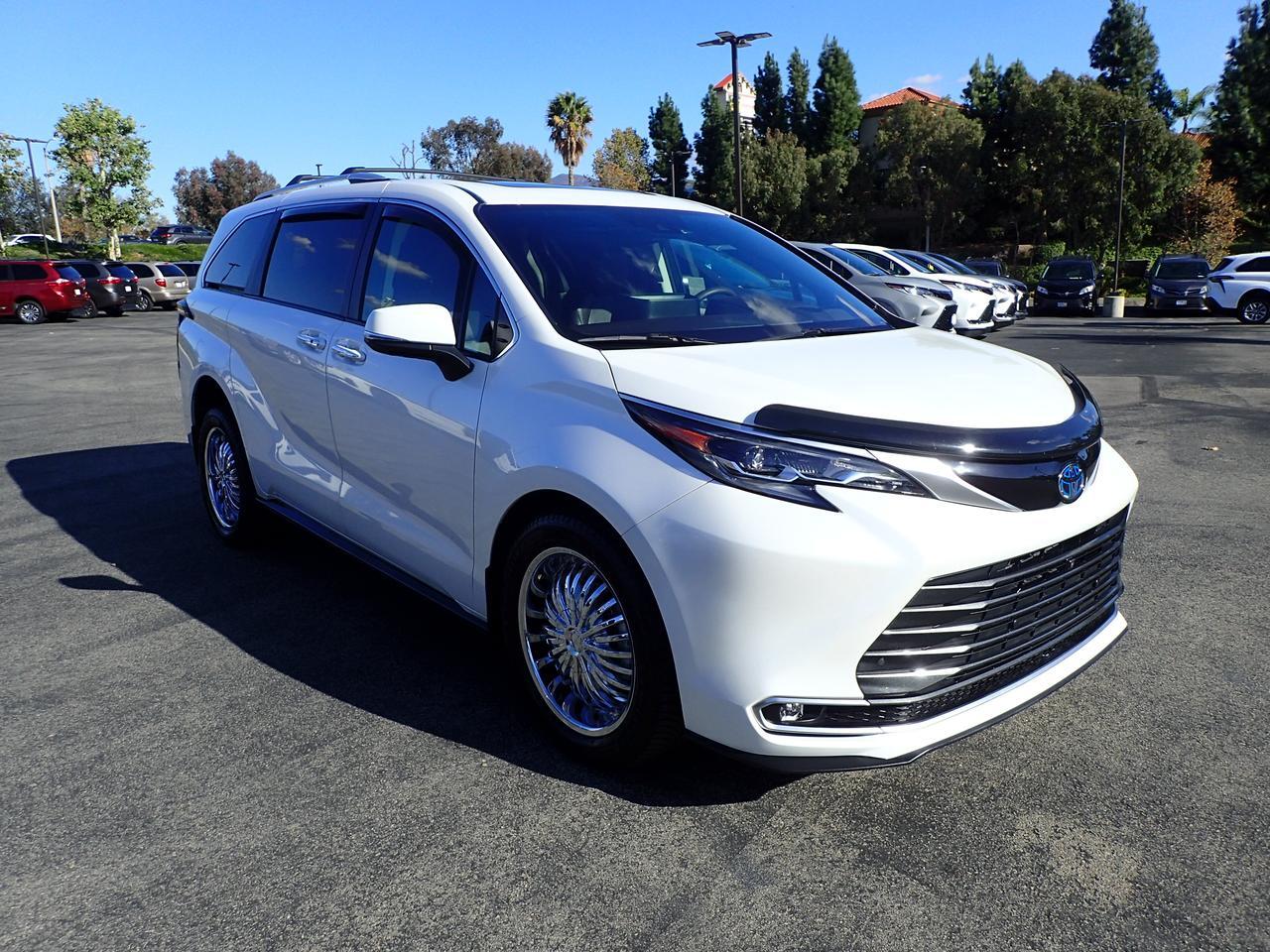 2024 Toyota Sienna Platinum