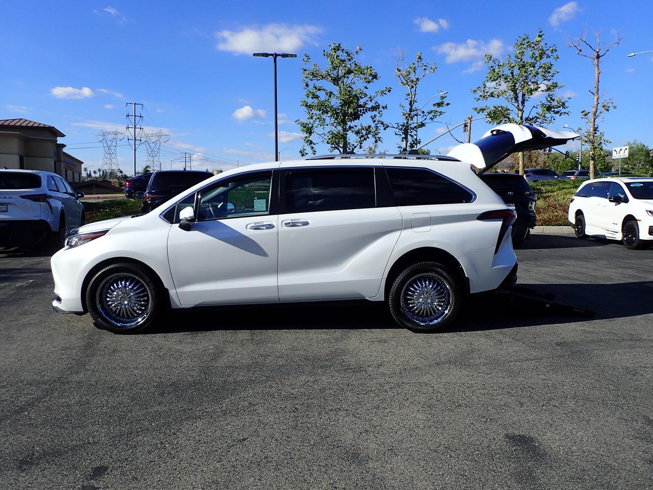 2024 Toyota Sienna Platinum Anaheim CA