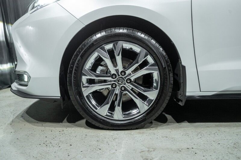 2024 Toyota Sienna Platinum FWD 7-Passenger (Natl) Minivan Peoria AZ