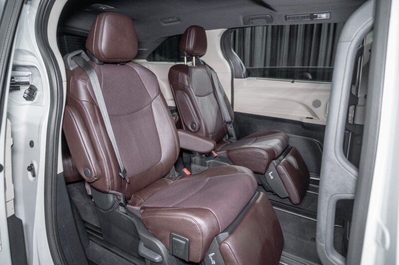 2024 Toyota Sienna Platinum FWD 7-Passenger (Natl) Minivan Peoria AZ