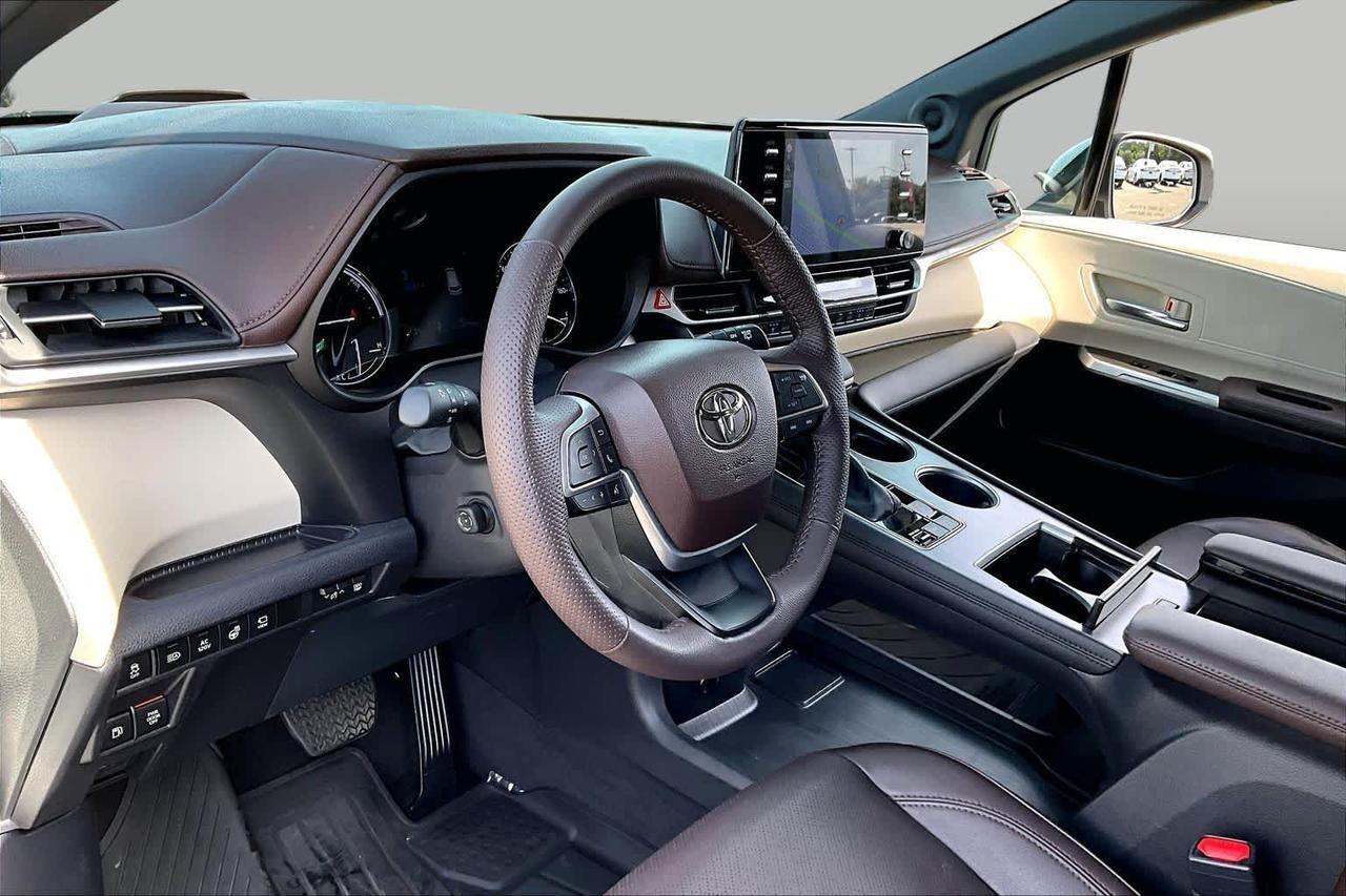 2024 Toyota Sienna Platinum Folsom CA