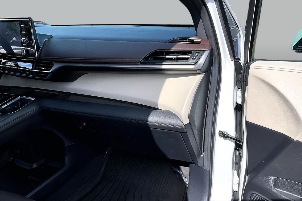 2024 Toyota Sienna Platinum Folsom CA