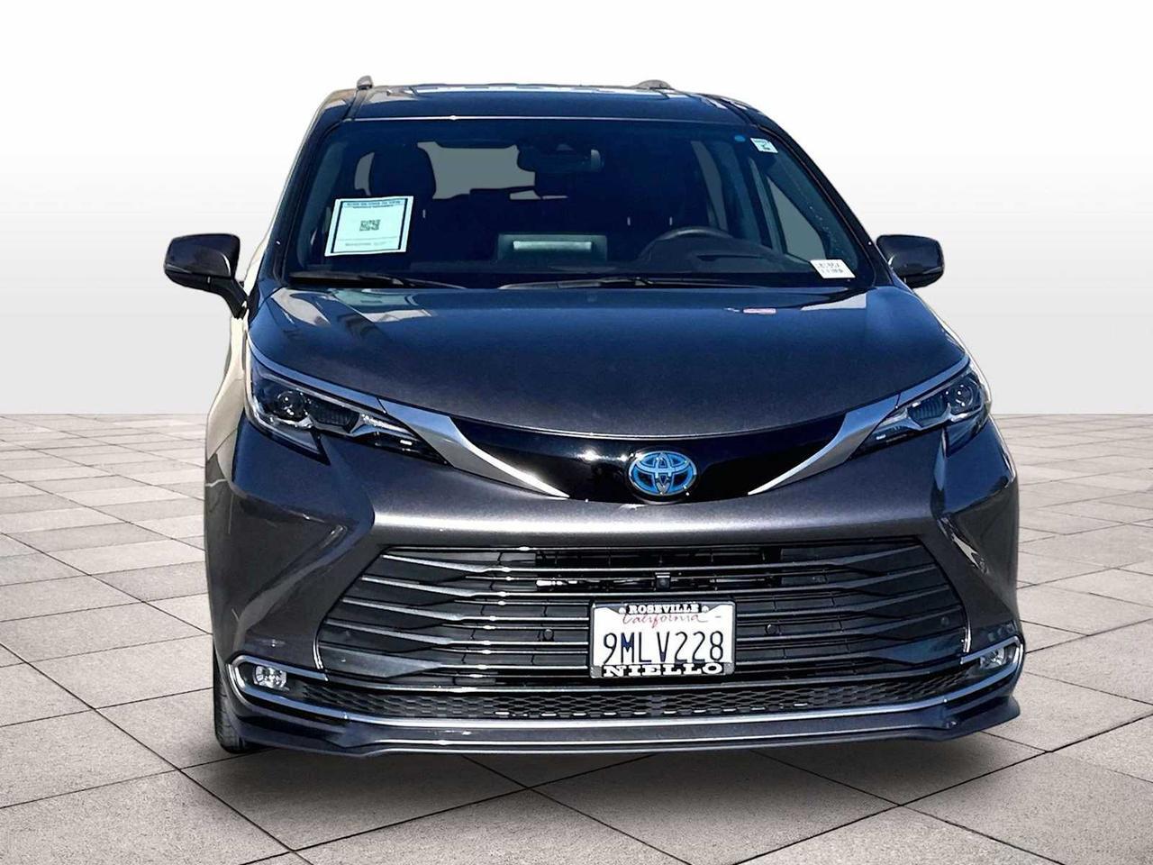 2024 Toyota Sienna Platinum