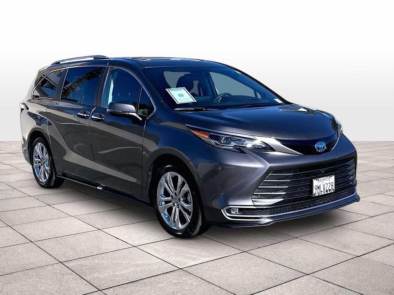 2024 Toyota Sienna Platinum
