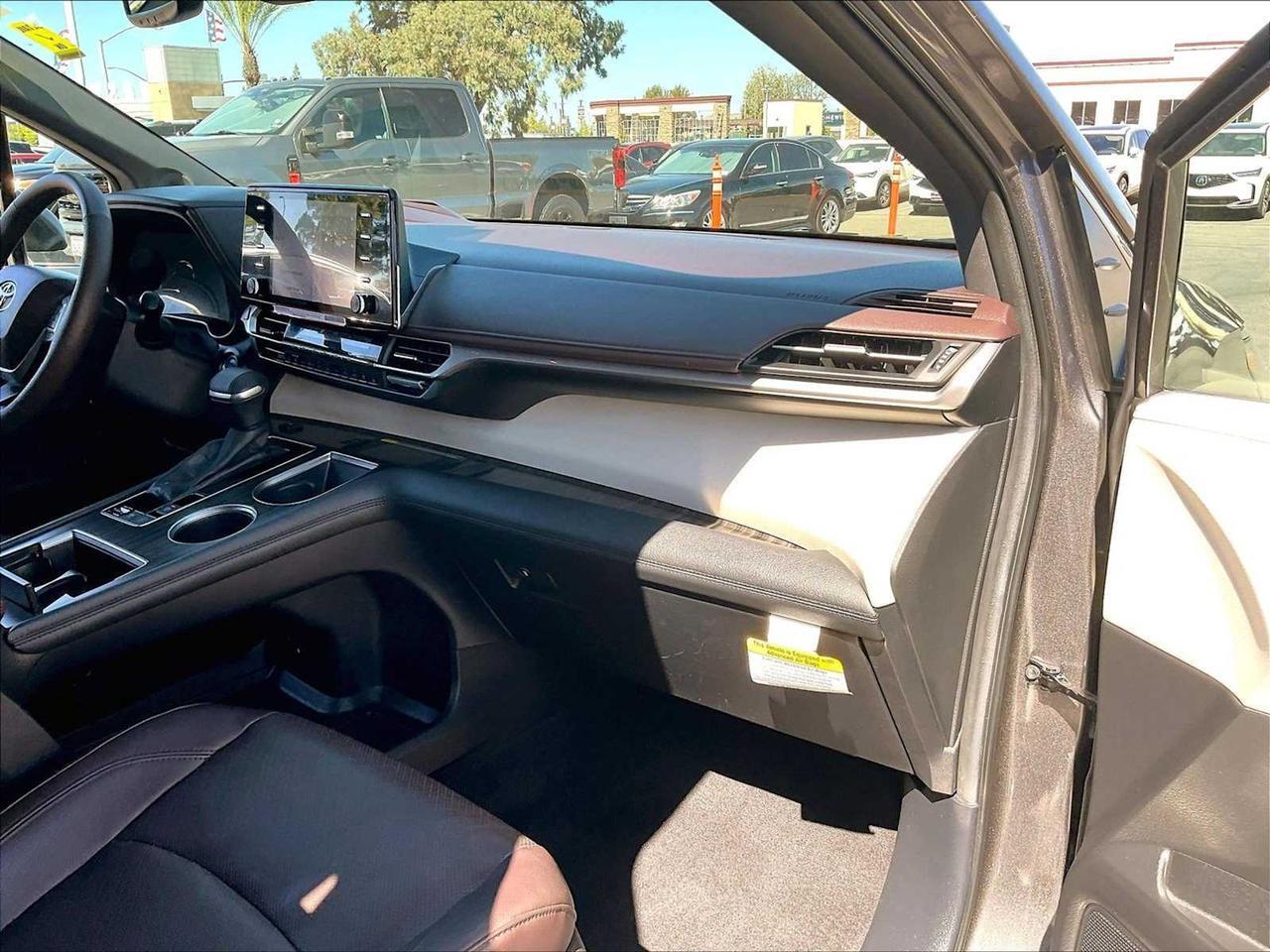 2024 Toyota Sienna Platinum Roseville CA