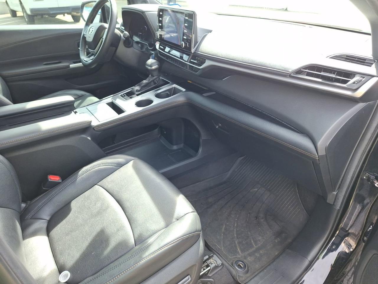 2024 Toyota Sienna Woodland Edition Hurst TX