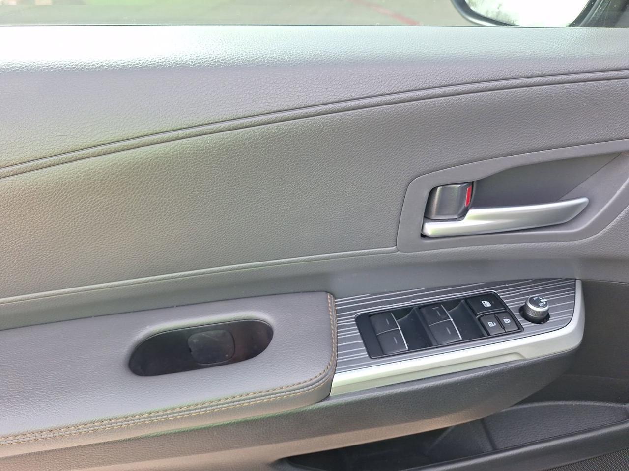 2024 Toyota Sienna Woodland Edition Hurst TX