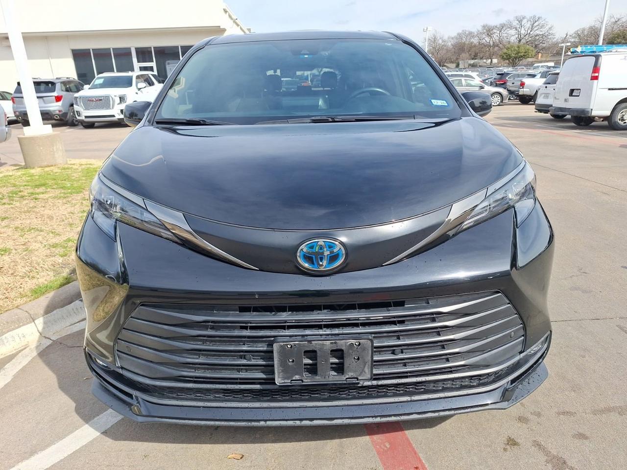 2024 Toyota Sienna Woodland Edition Hurst TX