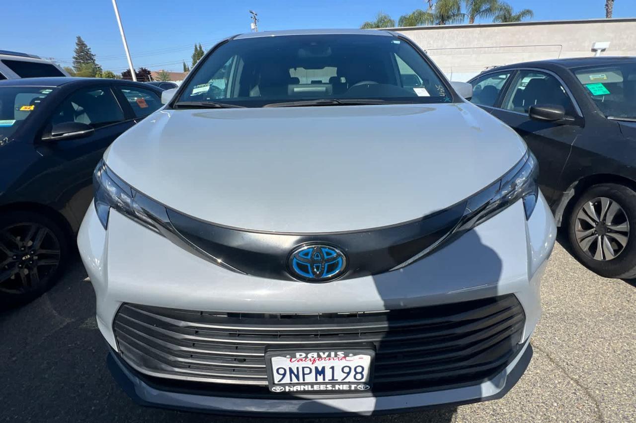 2024 Toyota Sienna Woodland Edition