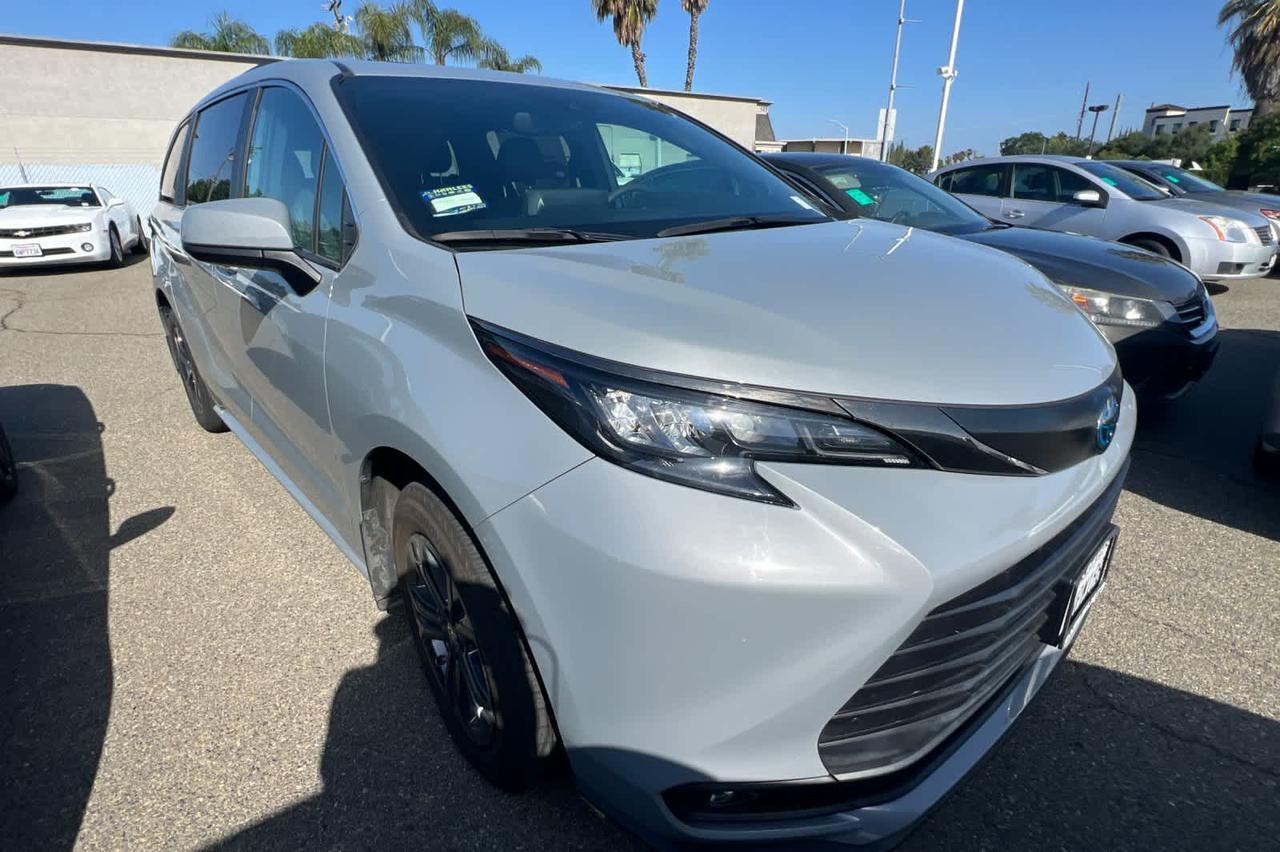 2024 Toyota Sienna Woodland Edition