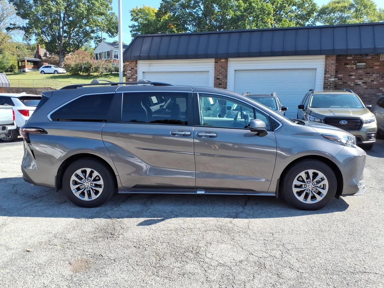 2024 Toyota Sienna XLE 7-Passenger