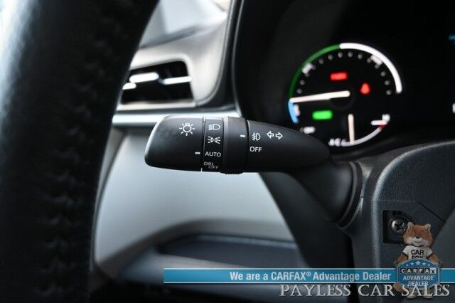 2024 Toyota Sienna XLE / AWD / Hybrid / Power & Heated Leather Seats / Sunroof / Adaptive Cruise / Lane Departure & Blind Spot / Rear Captain Chairs / 3rd Row / Seats 7 / Apple CarPlay & Android Auto / Back Up Camera / 36 MPG / 1-Owner Anchorage AK