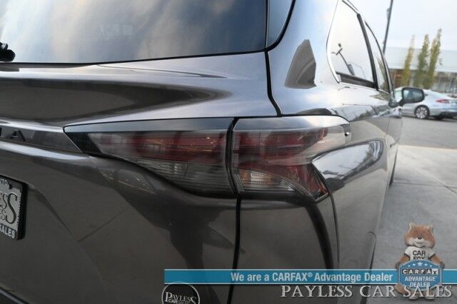2024 Toyota Sienna XLE / AWD / Hybrid / Power & Heated Leather Seats / Sunroof / Adaptive Cruise / Lane Departure & Blind Spot / Rear Captain Chairs / 3rd Row / Seats 7 / Apple CarPlay & Android Auto / Back Up Camera / 36 MPG / 1-Owner Anchorage AK