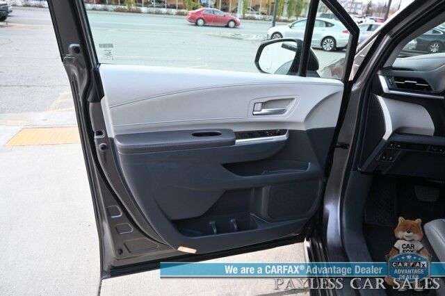 2024 Toyota Sienna XLE / AWD / Hybrid / Power & Heated Leather Seats / Sunroof / Adaptive Cruise / Lane Departure & Blind Spot / Rear Captain Chairs / 3rd Row / Seats 7 / Apple CarPlay & Android Auto / Back Up Camera / 36 MPG / 1-Owner Anchorage AK