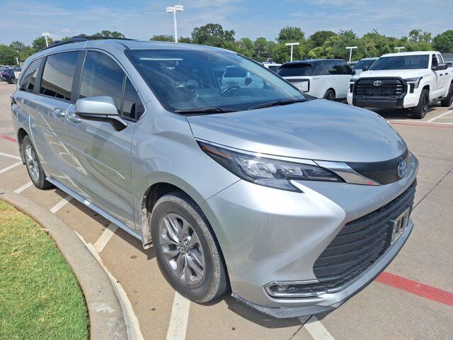 2024 Toyota Sienna XLE Hurst TX