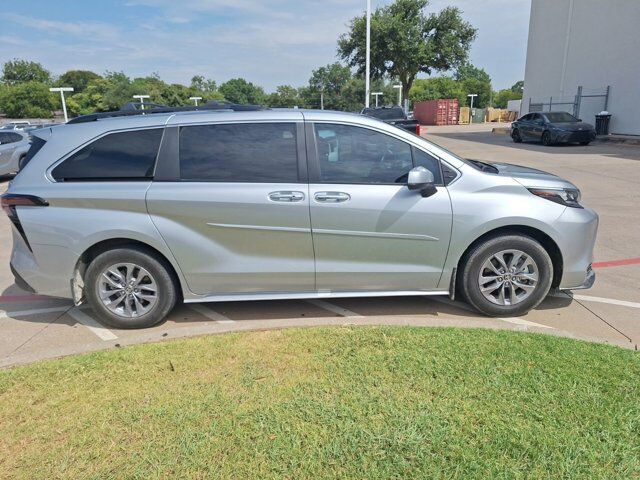 2024 Toyota Sienna XLE Hurst TX