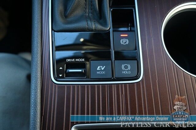 2024 Toyota Sienna XLE Hybrid / AWD / Auto Start / Power & Heated Leather Seats / Sunroof / Adaptive Cruise / Lane Depart & Blind Spot / Apple CarPlay & Android Auto / Back Up Cam / Rear Captain Chairs / 3rd Row / 36 MPG / 1-Owner Anchorage AK