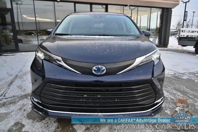2024 Toyota Sienna XLE Hybrid / AWD / Power & Heated Leather Seats / Sunroof / Adaptive Cruise / Lane Depart & Blind Spot Alert / Apple CarPlay & Android Auto / Back Up Camera / Rear Captain Chairs / 3rd Row / 36 MPG / 1-Owner