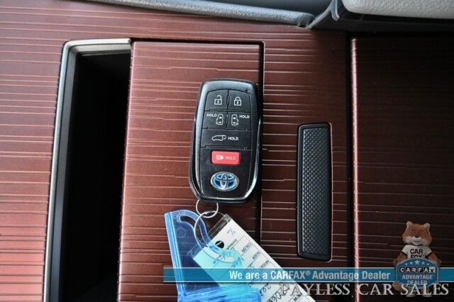 2024 Toyota Sienna XLE Hybrid / AWD / Power & Heated Leather Seats / Sunroof / Adaptive Cruise / Lane Depart & Blind Spot Alert / Apple CarPlay & Android Auto / Back Up Camera / Rear Captain Chairs / 3rd Row / 36 MPG / 1-Owner Anchorage AK