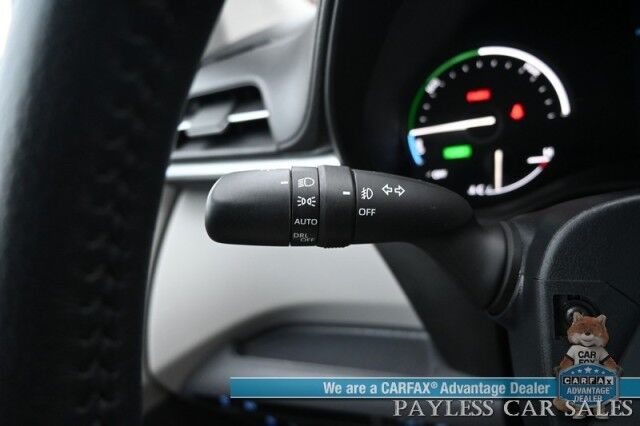 2024 Toyota Sienna XLE Hybrid / AWD / Power & Heated Leather Seats / Sunroof / Adaptive Cruise / Lane Depart & Blind Spot Alert / Apple CarPlay & Android Auto / Back Up Camera / Rear Captain Chairs / 3rd Row / 36 MPG / 1-Owner Anchorage AK