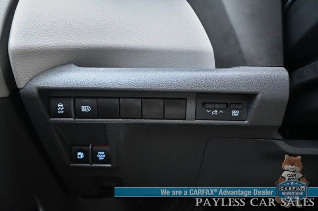 2024 Toyota Sienna XLE Hybrid / AWD / Power & Heated Leather Seats / Sunroof / Adaptive Cruise / Lane Depart & Blind Spot Alert / Apple CarPlay & Android Auto / Back Up Camera / Rear Captain Chairs / 3rd Row / 36 MPG / 1-Owner Anchorage AK