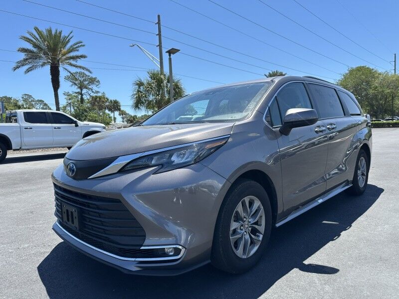 2024 Toyota Sienna XLE