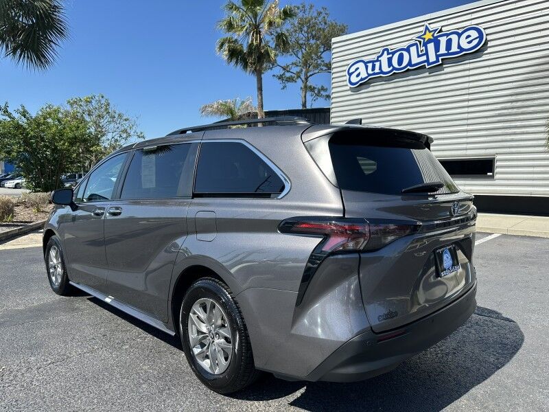 2024 Toyota Sienna XLE