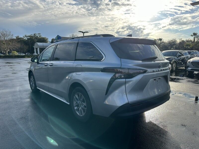 2024 Toyota Sienna XLE