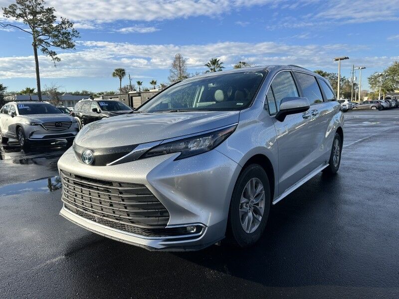 2024 Toyota Sienna XLE