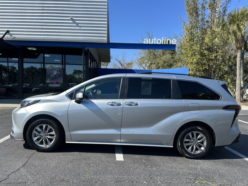 2024 Toyota Sienna XLE