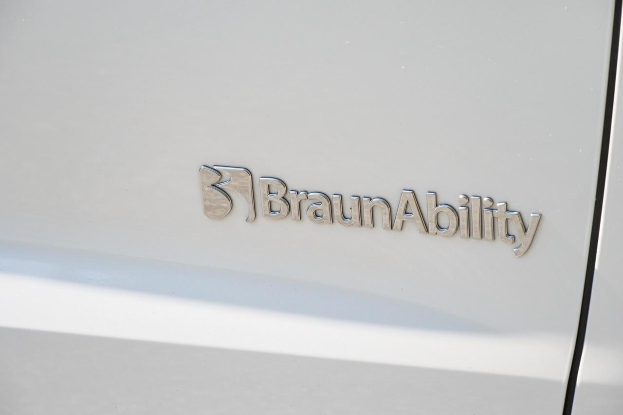 2024 Toyota Sienna XLE Plus / BraunAbility Wheelchair Accessible Van / Power Ramp Lincolnton NC