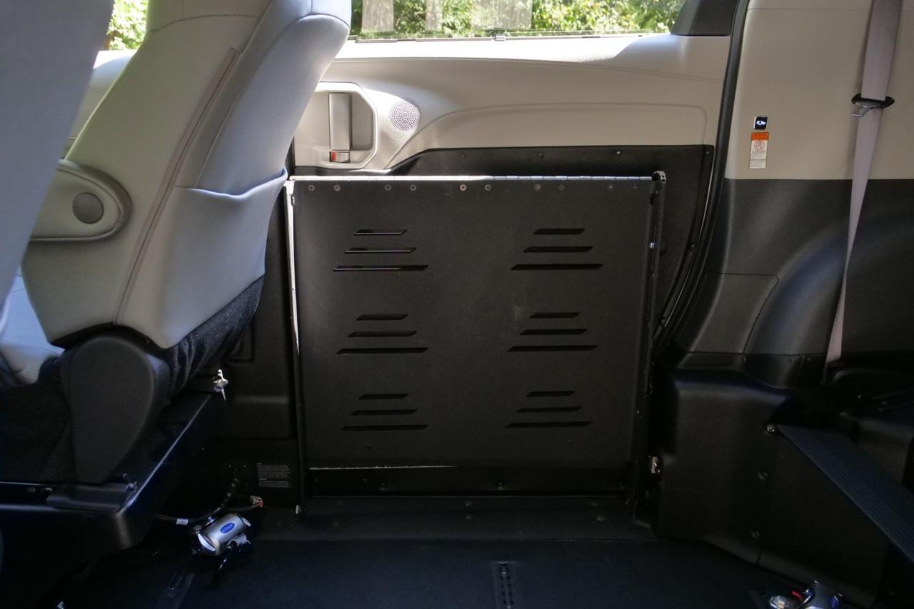 2024 Toyota Sienna XLE Plus / BraunAbility Wheelchair Accessible Van / Power Ramp Lincolnton NC