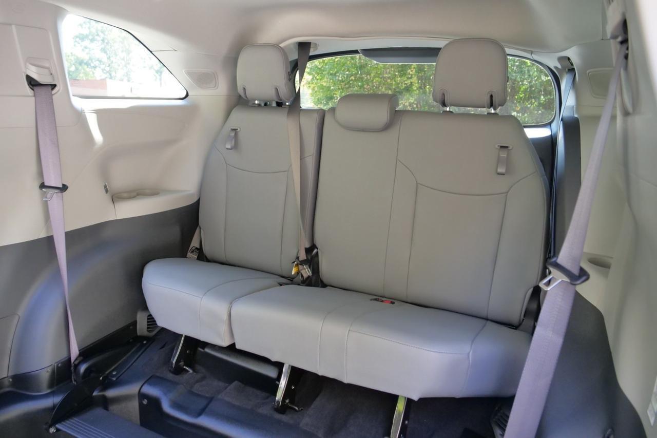 2024 Toyota Sienna XLE Plus / BraunAbility Wheelchair Accessible Van / Power Ramp Lincolnton NC