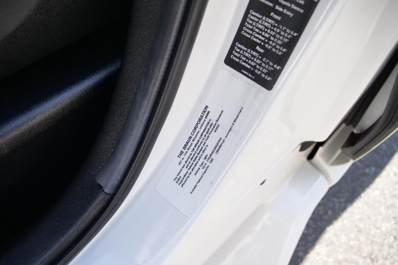 2024 Toyota Sienna XLE Plus / BraunAbility Wheelchair Accessible Van / Power Ramp Lincolnton NC
