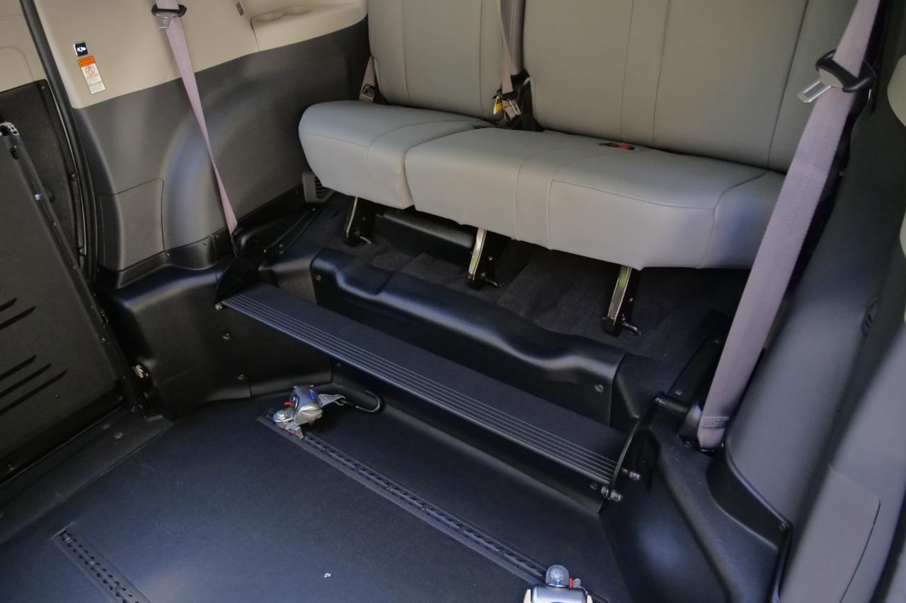 2024 Toyota Sienna XLE Plus / BraunAbility Wheelchair Accessible Van / Power Ramp Lincolnton NC