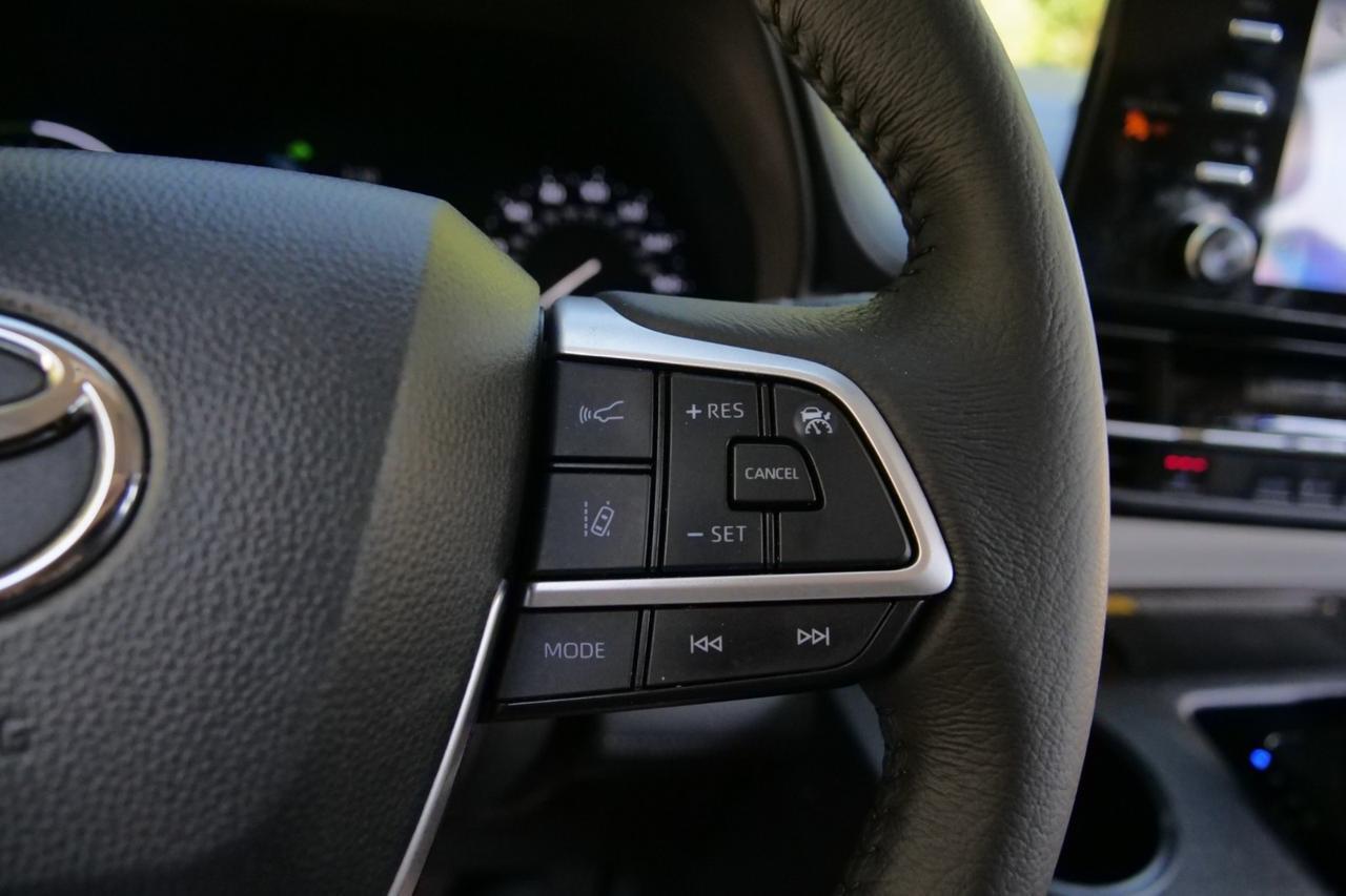 2024 Toyota Sienna XLE Plus / BraunAbility Wheelchair Accessible Van / Power Ramp Lincolnton NC