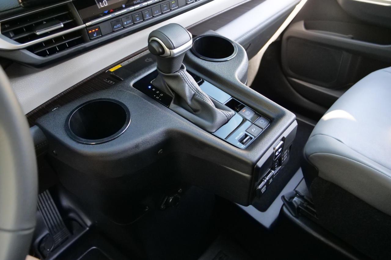 2024 Toyota Sienna XLE Plus / BraunAbility Wheelchair Accessible Van / Power Ramp Lincolnton NC