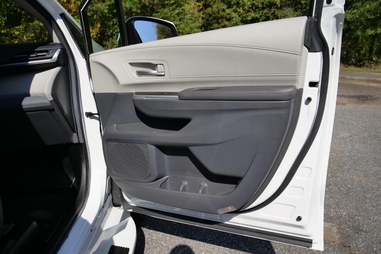 2024 Toyota Sienna XLE Plus / BraunAbility Wheelchair Accessible Van / Power Ramp Lincolnton NC