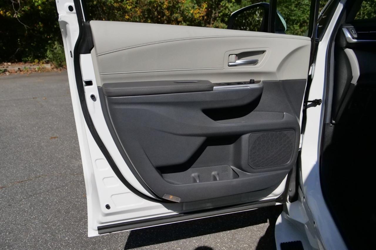 2024 Toyota Sienna XLE Plus / BraunAbility Wheelchair Accessible Van / Power Ramp Lincolnton NC