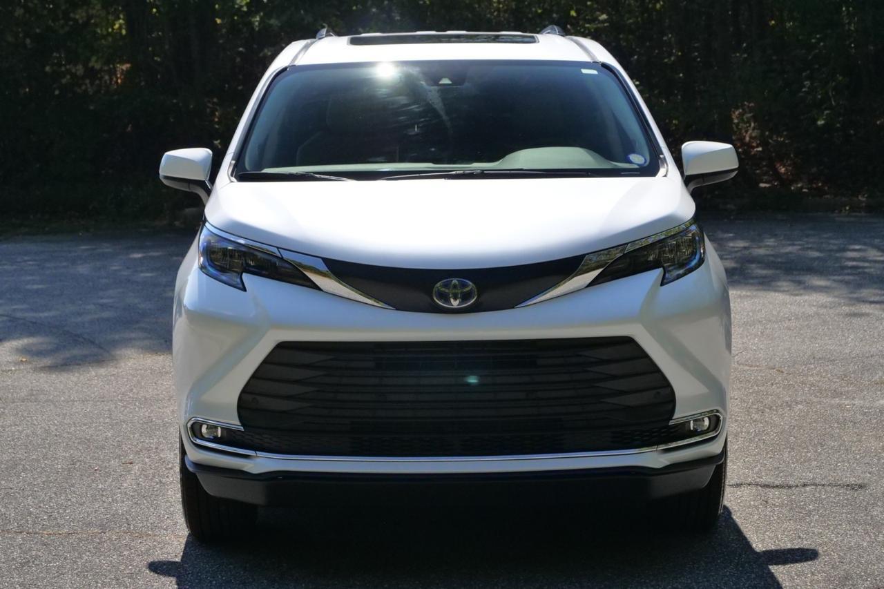 2024 Toyota Sienna XLE Plus / BraunAbility Wheelchair Accessible Van / Power Ramp Lincolnton NC
