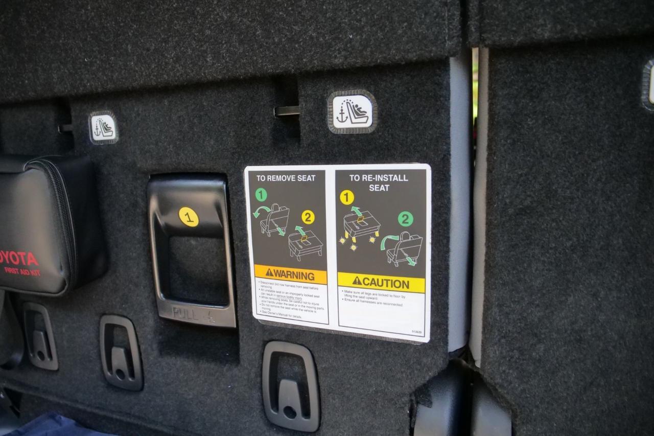 2024 Toyota Sienna XLE Plus / BraunAbility Wheelchair Accessible Van / Power Ramp Lincolnton NC