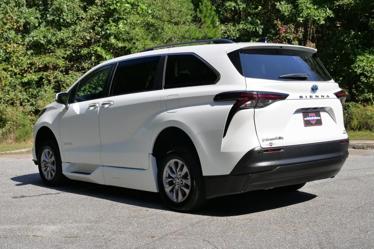 2024 Toyota Sienna XLE Plus / BraunAbility Wheelchair Accessible Van / Power Ramp Lincolnton NC